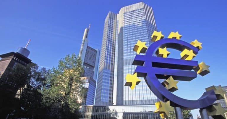 Vent’anni di euro e il taglio da 500 va in pensione