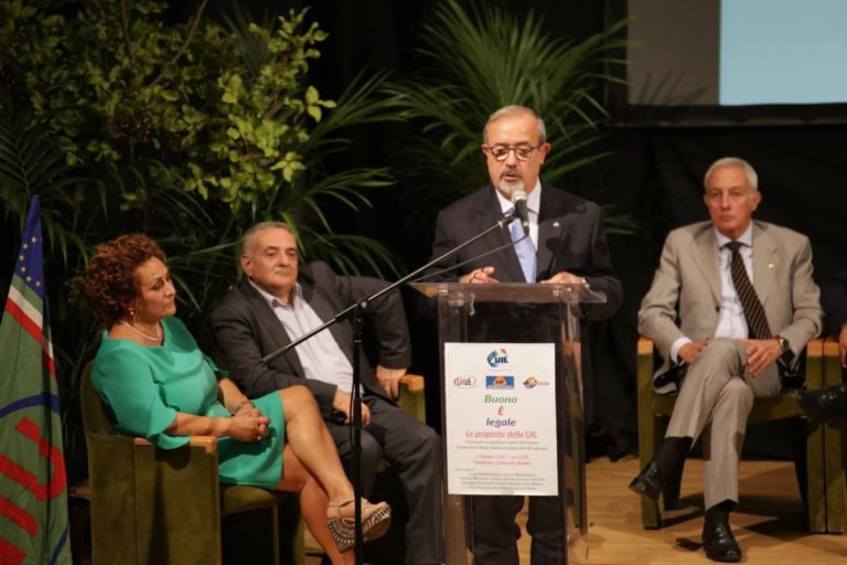 Barbagallo inaugura la rinnovata sede Uil di Catania: una panchina rossa contro la violenza sulle donne