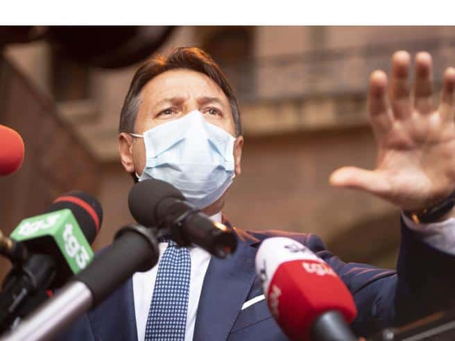 Nuovo Dpcm anti- covid: chiusura anticipata locali e stop al calcetto