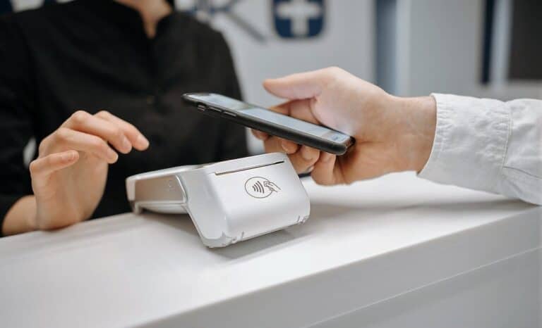 Oltre il 74% in più di pagamenti col POS negli ultimi tre anni