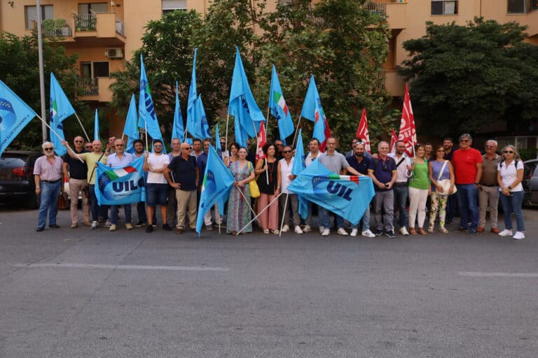 SIT IN di UIL Sicilia e CGIL Sicilia all’Assessorato Famiglia, Politiche Sociali e Lavoro